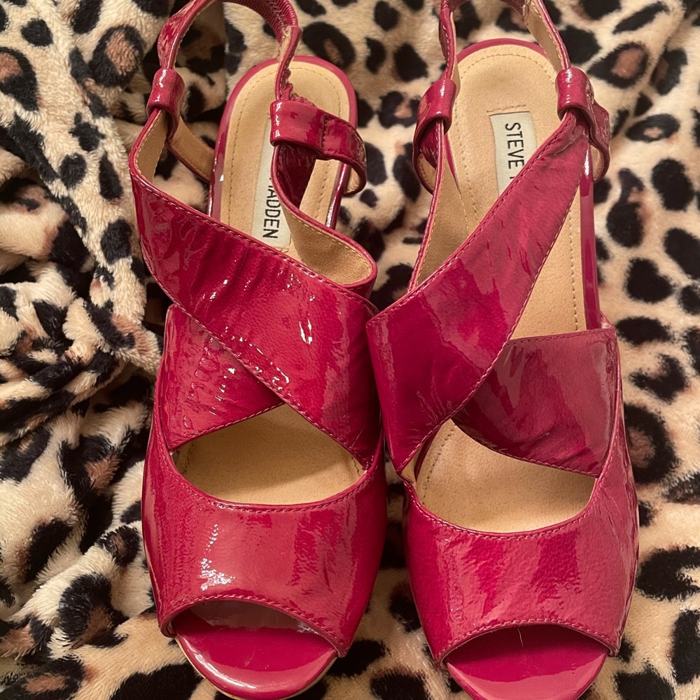 Fuchsia wedges